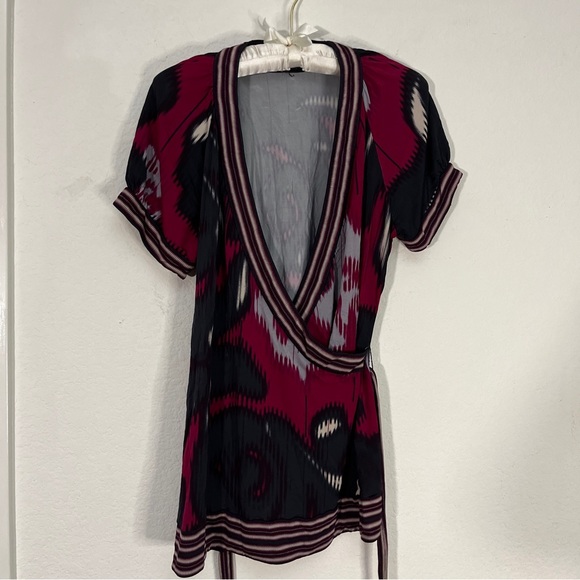 BCBGMaxAzria Black & Pink Blouse Rose Wrap Top Short Sleeve Surplice V-Neck Sz S - Picture 4 of 12